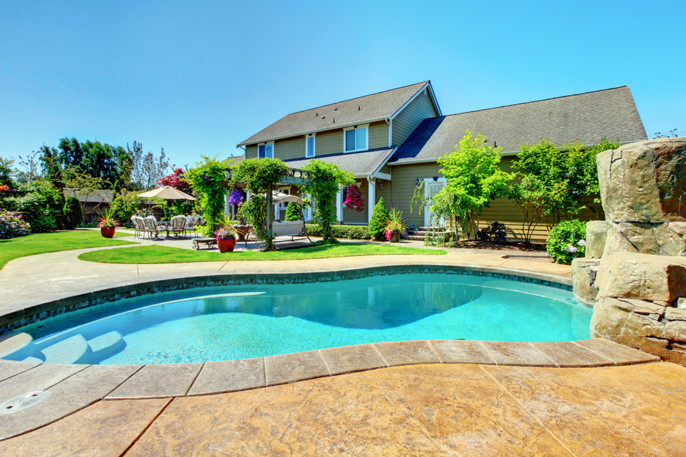 Homeowners Need to Know This Before Buying a Home with a Pool